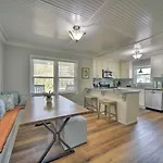 Charming House With Patio, 3 Half Mi To Beach!
