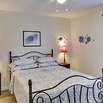 Charleston Vacation Rental With Yard!