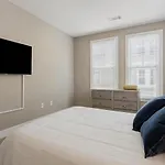 Landing Modern Apartment With Amazing Amenities