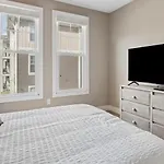 Landing Modern Apartment With Amazing Amenities