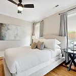 Downtown 3 Bedroom With Tons Of Natural Light