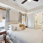 Downtown 3 Bedroom With Tons Of Natural Light