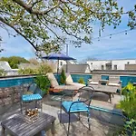 Elegant Sunlit Home With Private Rooftop Oasis