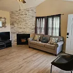 Convenient Modern Villa, 3 Beds, Near Everything