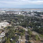 Close To Downtown Charleston! 2 Bedroom Retreat