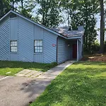 Charming 4-Bed Retreat Central Location!
