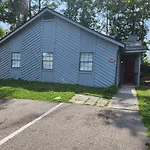Charming 4-Bed Retreat Central Location!