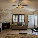 Convenient Modern Villa, 3 Beds, Near Everything