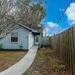 Convenient Modern Villa, 3 Beds, Near Everything