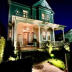 30 Day Rental Minimum! Downtown Charleston Cannon Park 2 Bdr Home