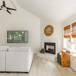 Southern Serenity Fenced In Yard Pet Friendly