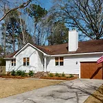 Southern Serenity Fenced In Yard Pet Friendly