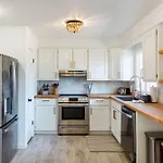 Southern Serenity Fenced In Yard Pet Friendly