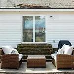 Southern Serenity Fenced In Yard Pet Friendly