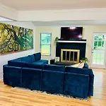 Cozy Retreat Close To Downtown