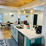 Cozy Retreat Close To Downtown