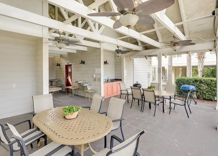 Charleston Condo With Pool Access Near Folly Beach!