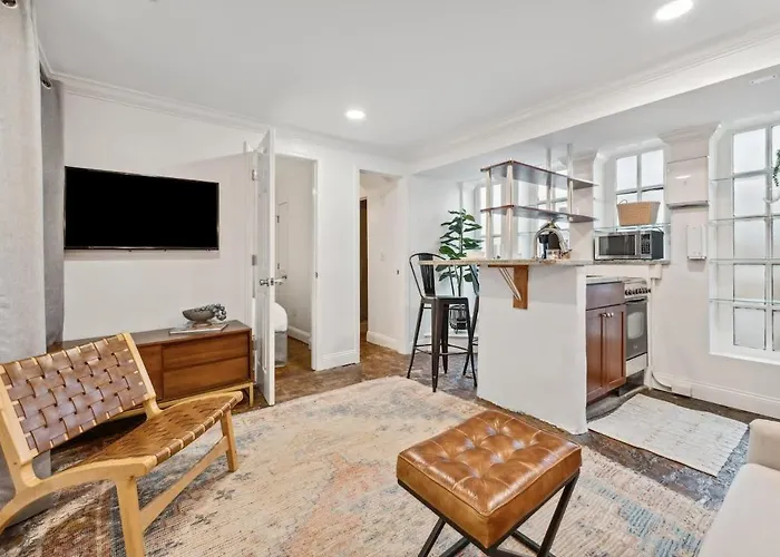 Unique & Charming 1 Bedroom One Block To King St