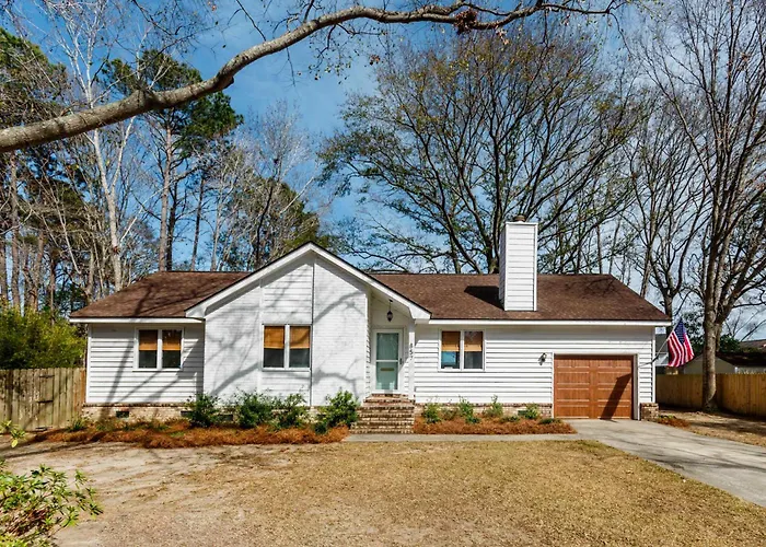 Southern Serenity Fenced In Yard Pet Friendly