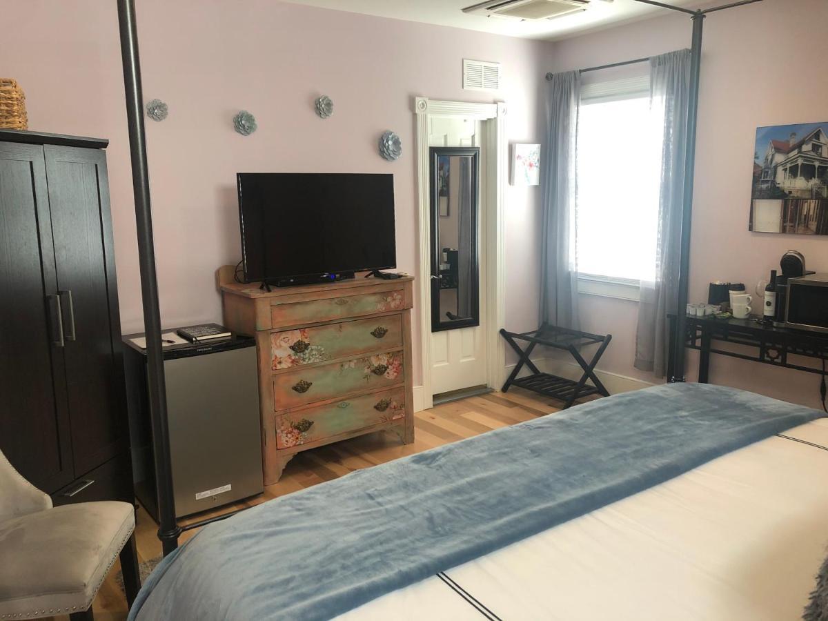 The At 257 Apartment *