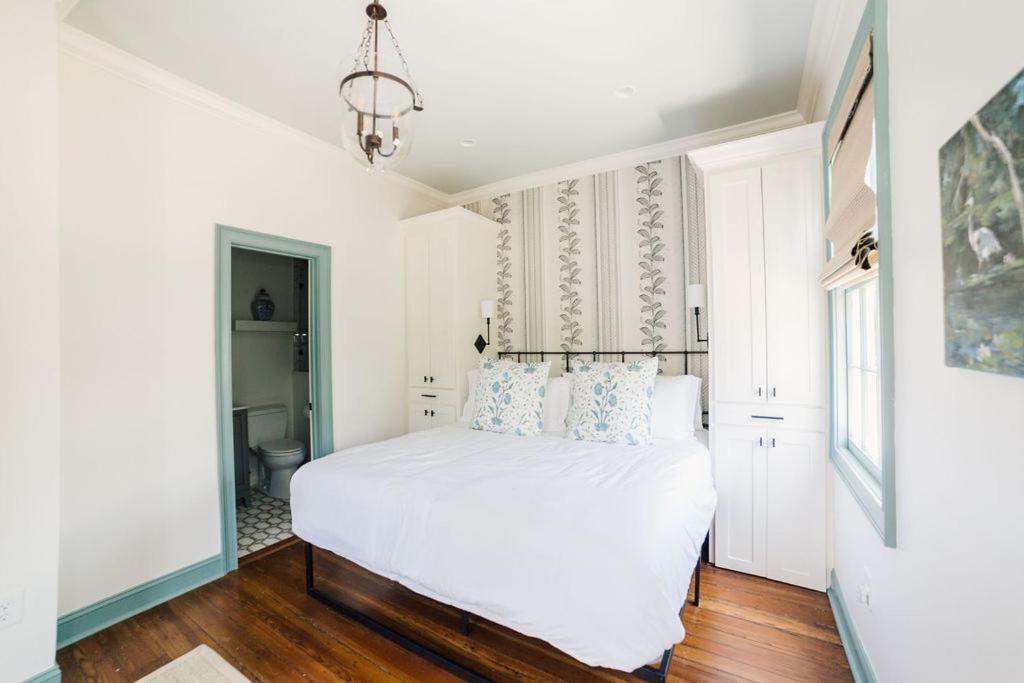 East 44 * Charleston