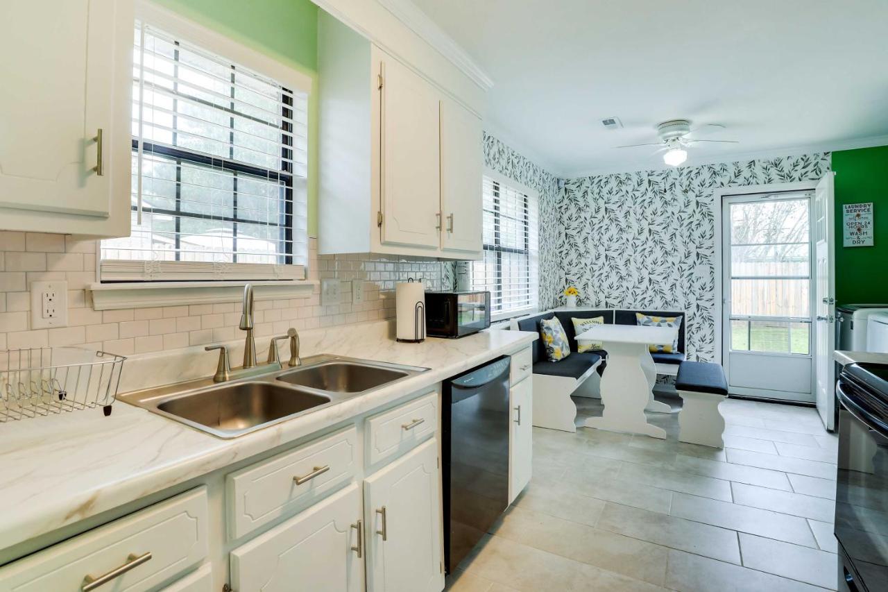 Apartment Vibrant North Duplex Near Airport! *