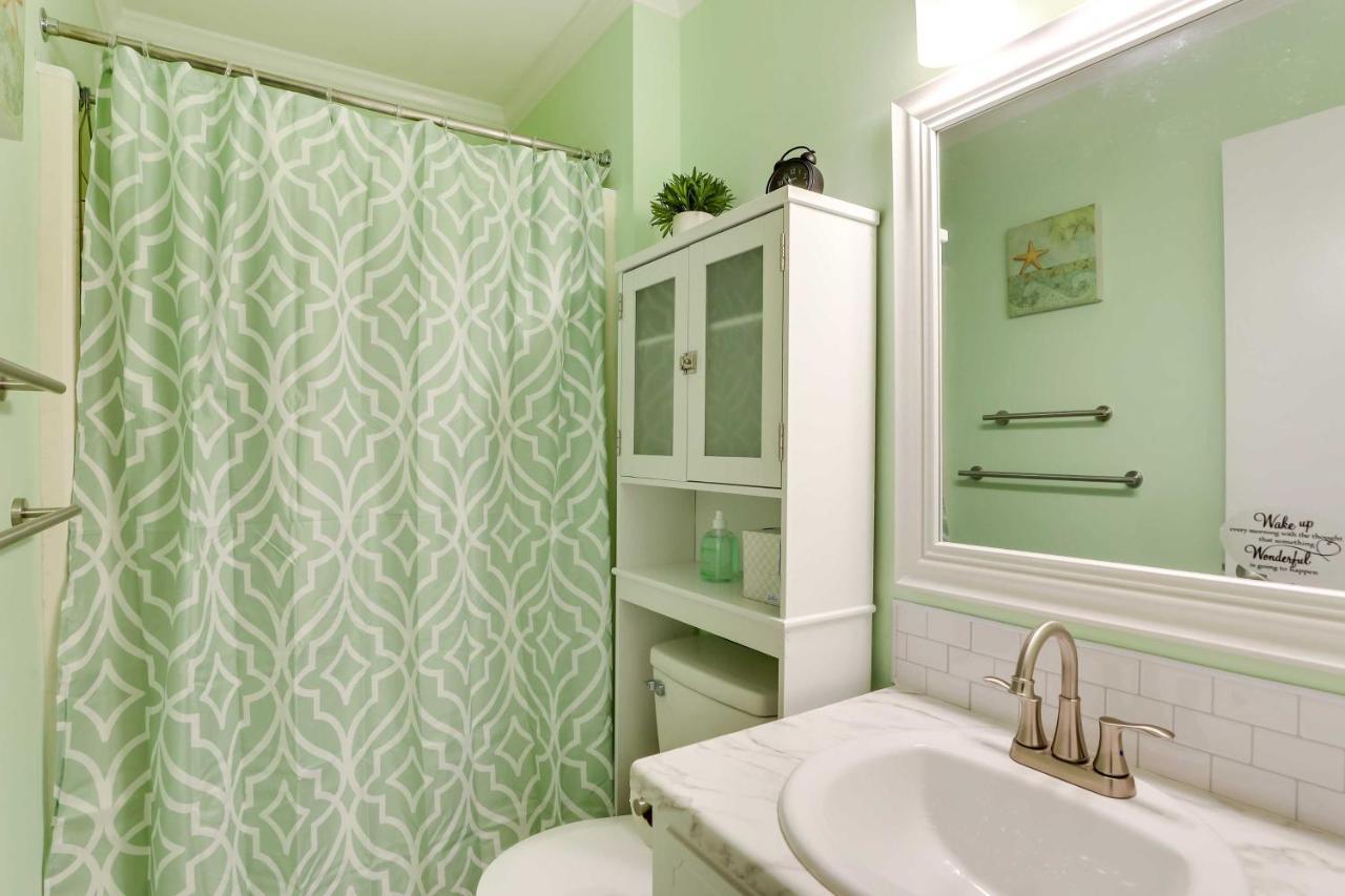 Vibrant North Duplex Near Airport! Charleston