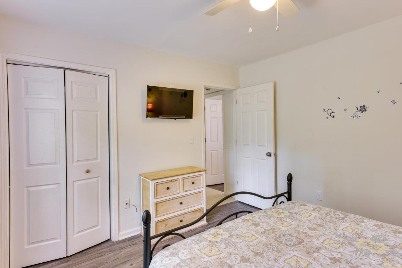 Vacation With Yard! Holiday home Charleston