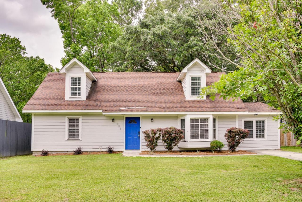 Vacation With Yard! Holiday home Charleston