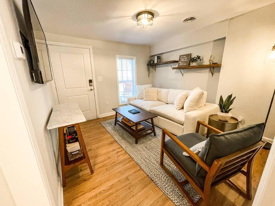 Southern Charm / Walkable/outdoor Space/new Reno Holiday home Charleston