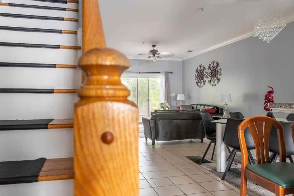 Private Balcony And Bathroom In Guest house Charleston
