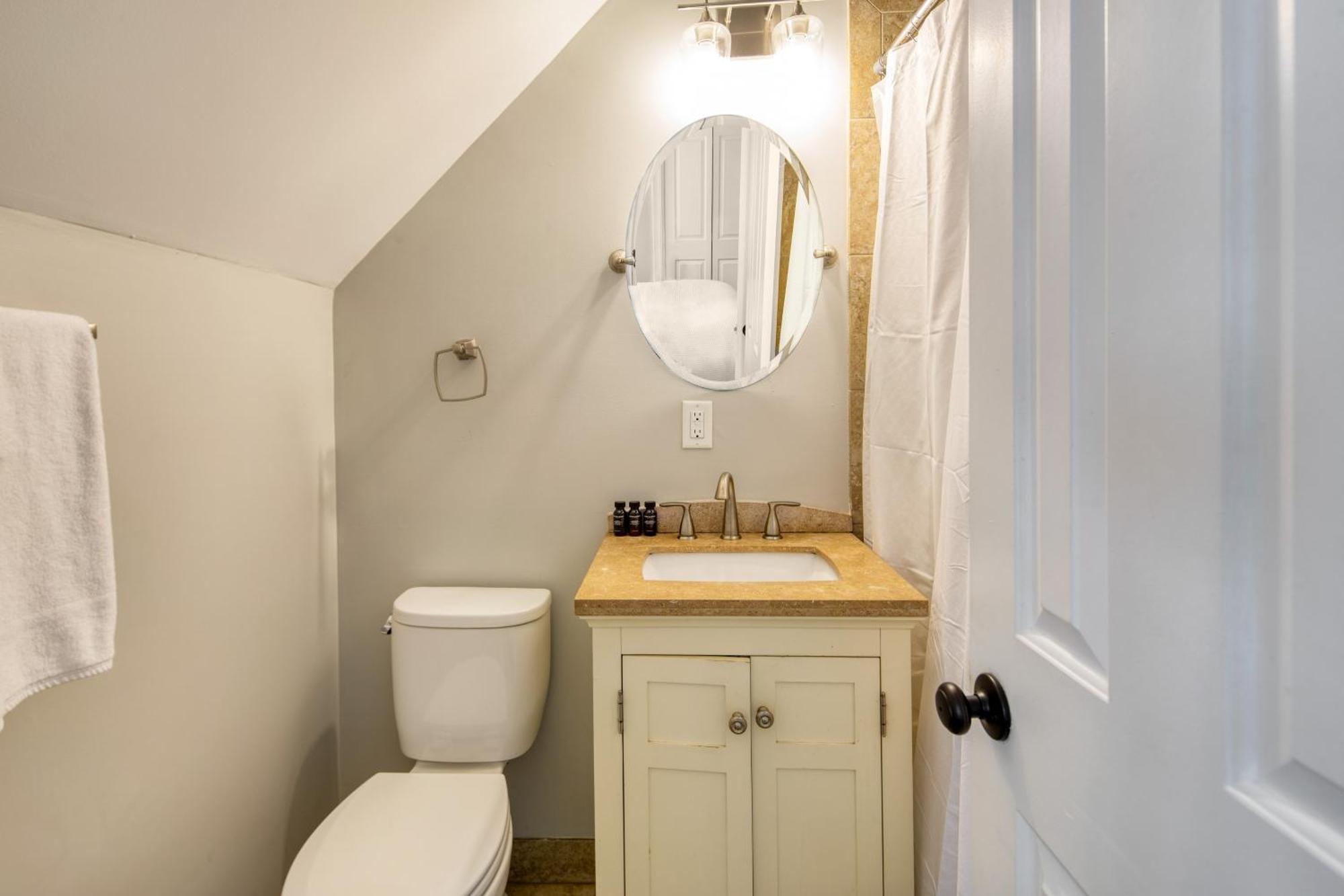 The Chapel Carriage House C By Avantstay Gorgeous Character In Historic Dt W Hot Tub *