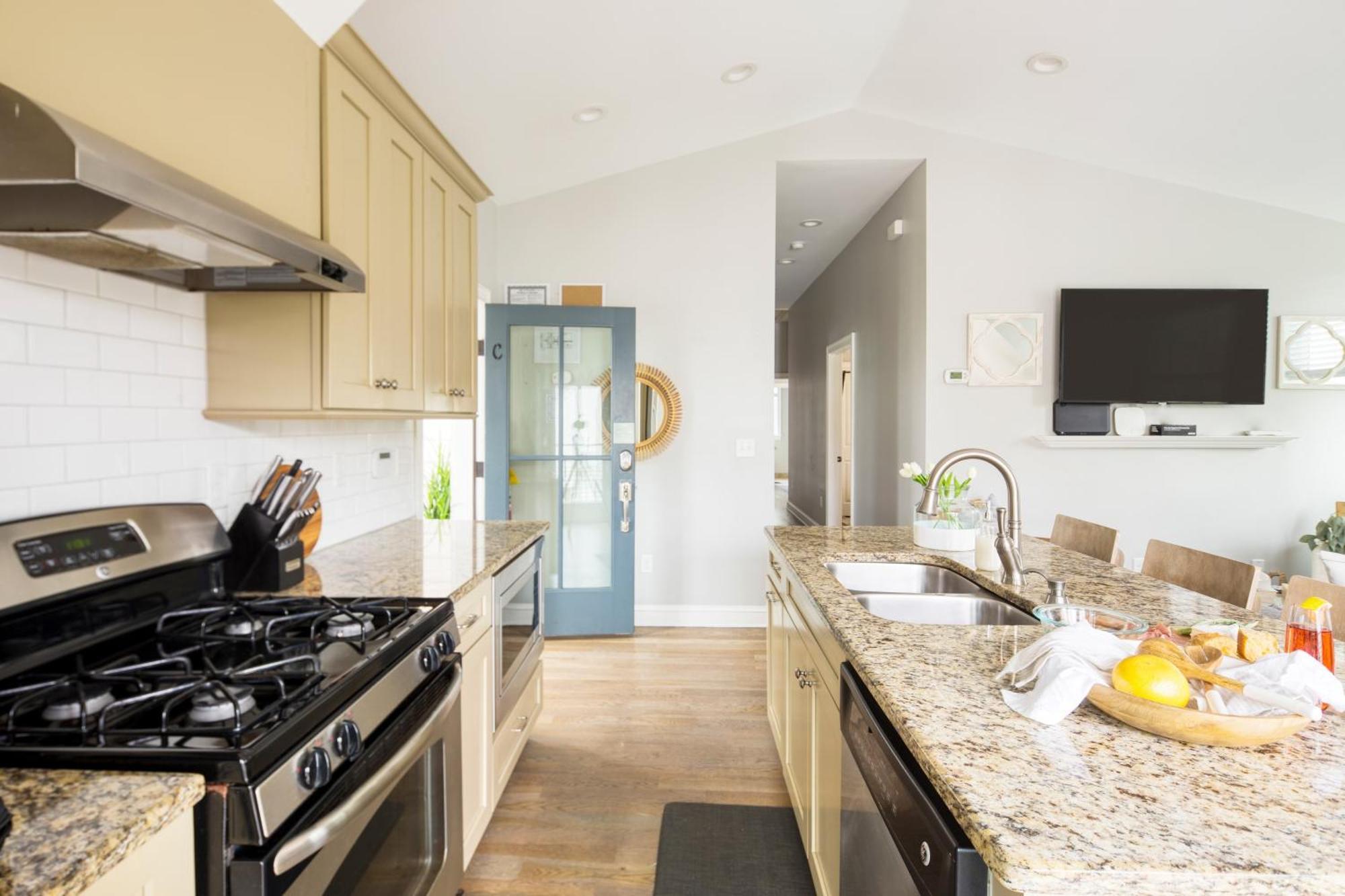 The Chapel Carriage House C By Avantstay Gorgeous Character In Historic Dt W Hot Tub *