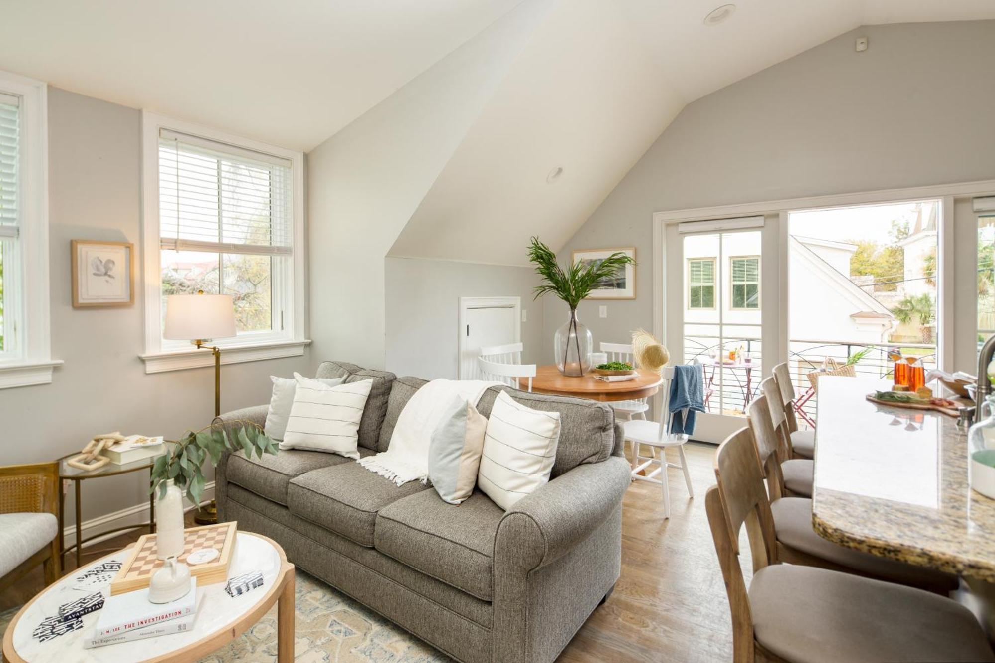 Holiday home The Chapel Carriage House C By Avantstay Gorgeous Character In Historic Dt W Hot Tub *