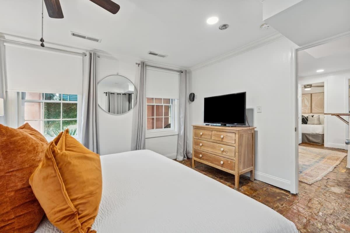 Unique & Charming 1 Bedroom One Block To King St Charleston
