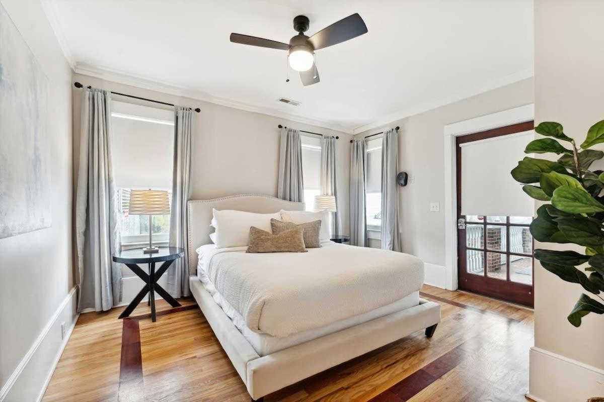 Downtown 3 Bedroom With Tons Of Natural Light