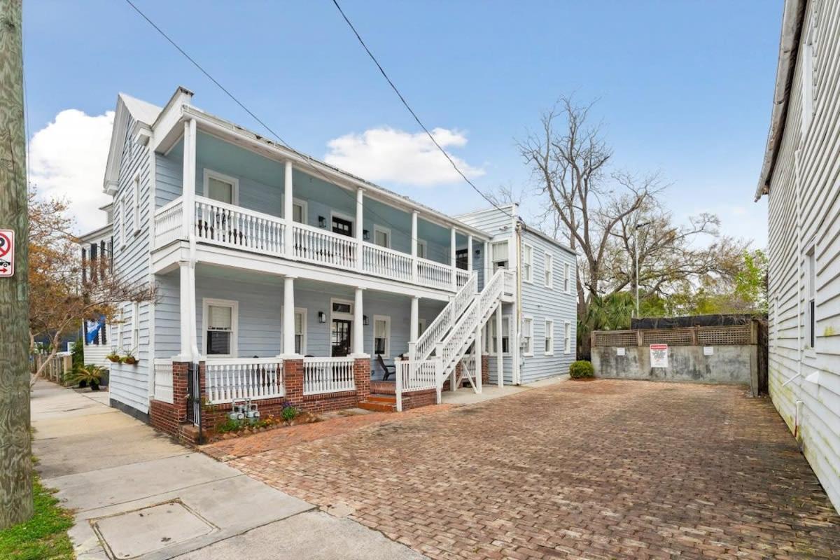 Apartment Downtown 3 Bedroom With Tons Of Natural Light