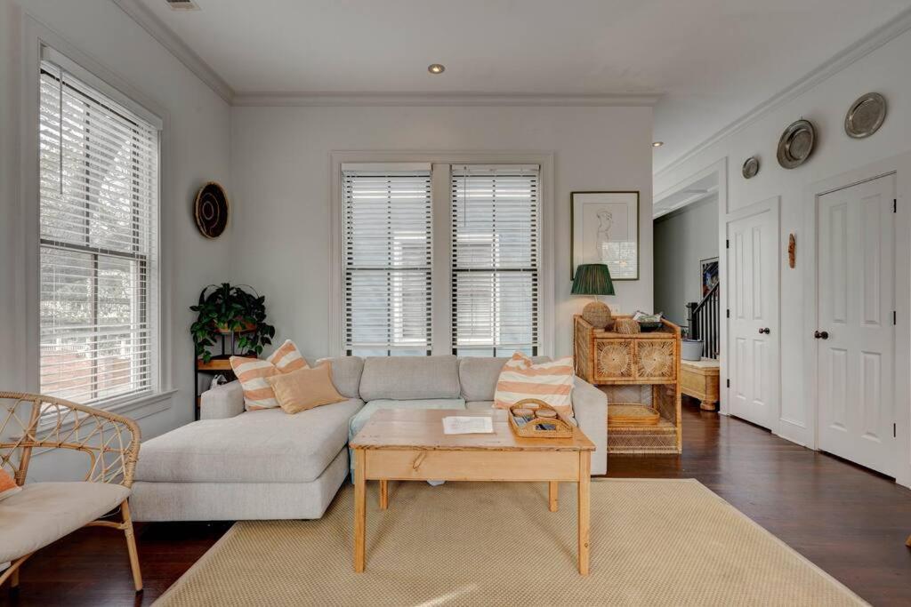 Elegant Sunlit With Private Rooftop Oasis Apartment Charleston
