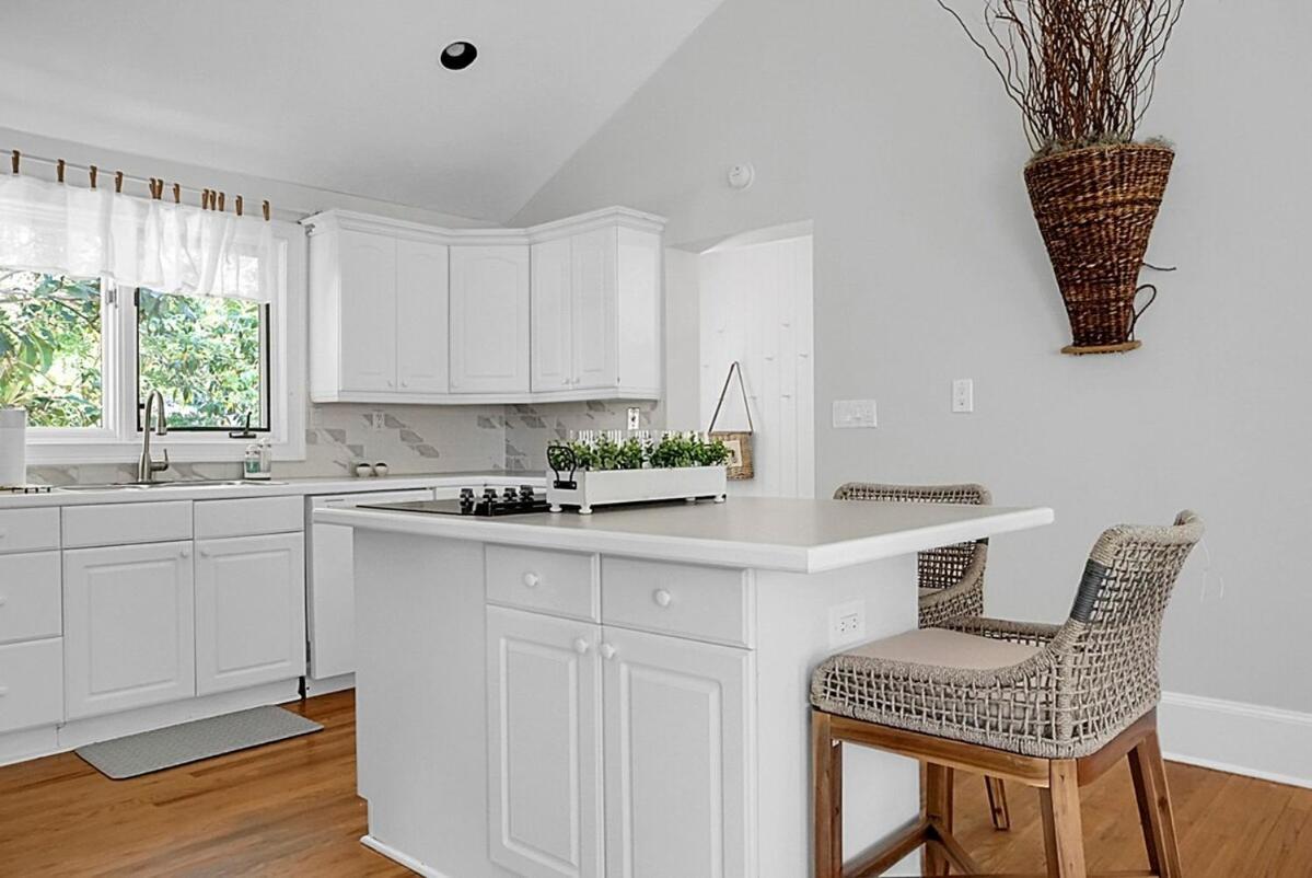 Stunning Near Shem Creek * Charleston