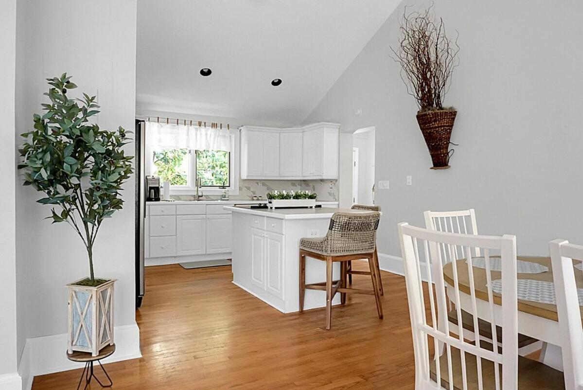 Stunning Near Shem Creek *