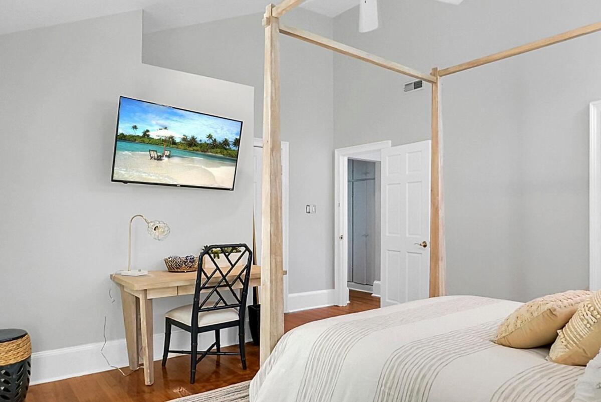 Stunning Near Shem Creek Holiday home