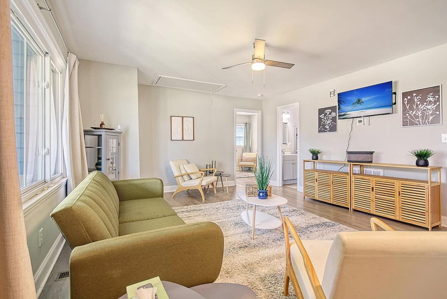 Close To Downtown Charleston! 2 Bedroom Retreat