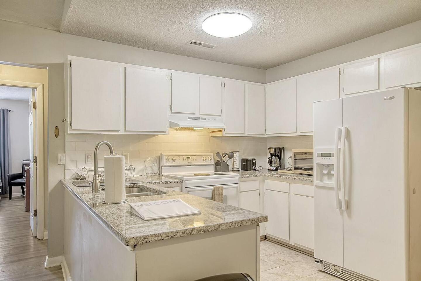 Charming 4-bed Retreat Location! Holiday home Charleston