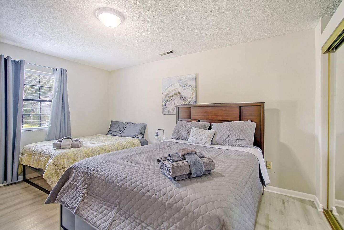 Charming 4-bed Retreat Location! * Charleston