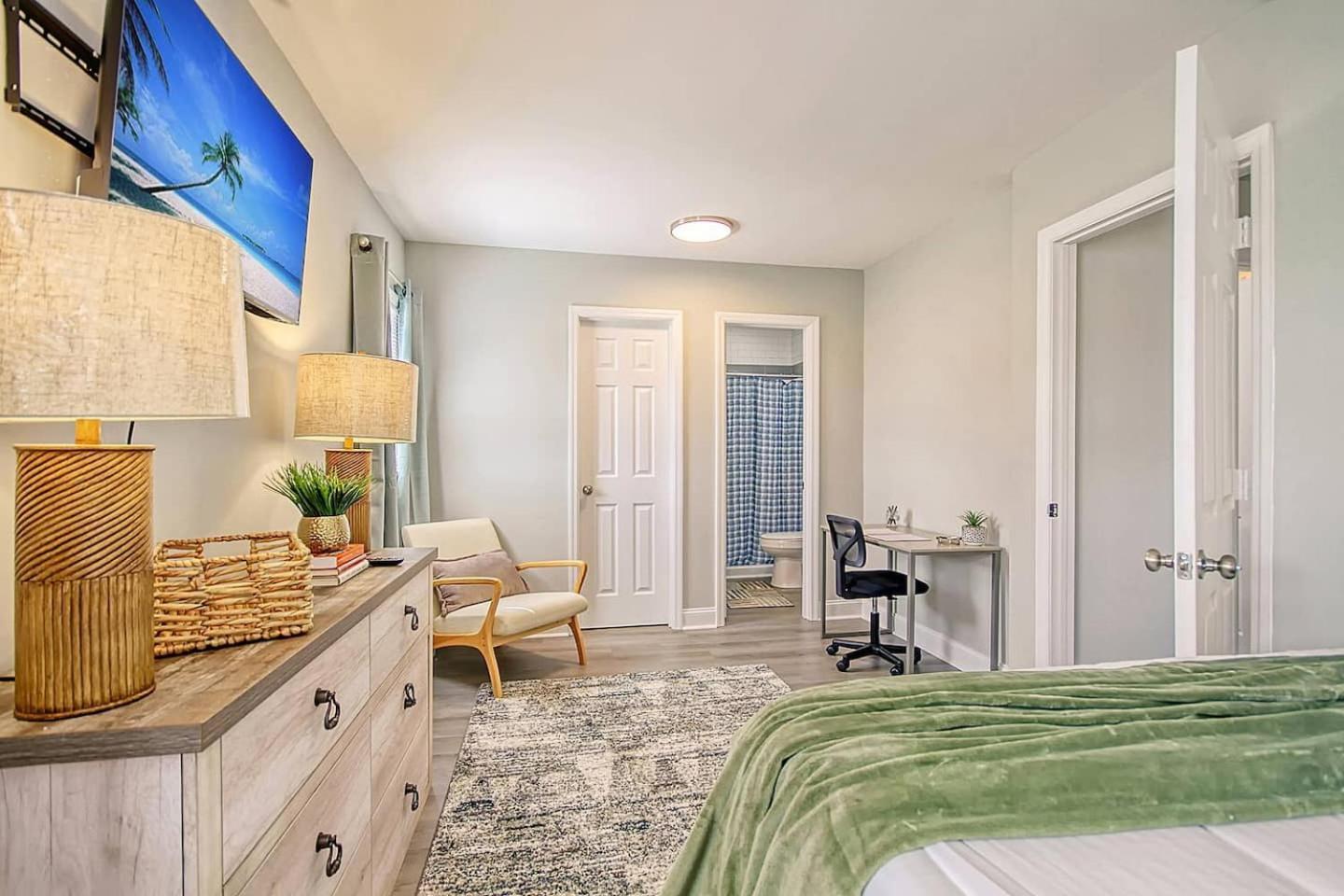 Close To Downtown Charleston! 2 Bedroom Retreat Holiday home