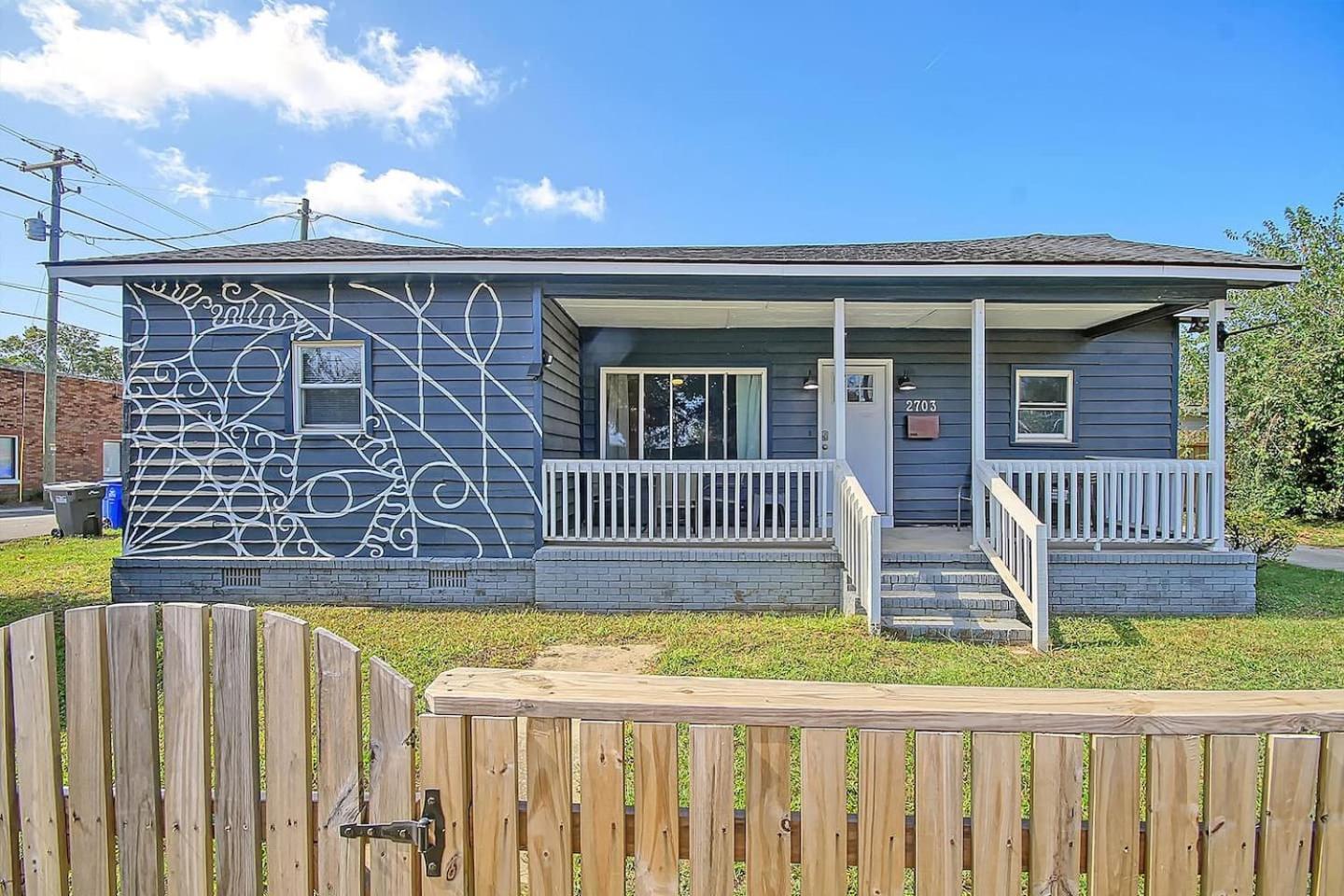 Close To Downtown Charleston! 2 Bedroom Retreat
