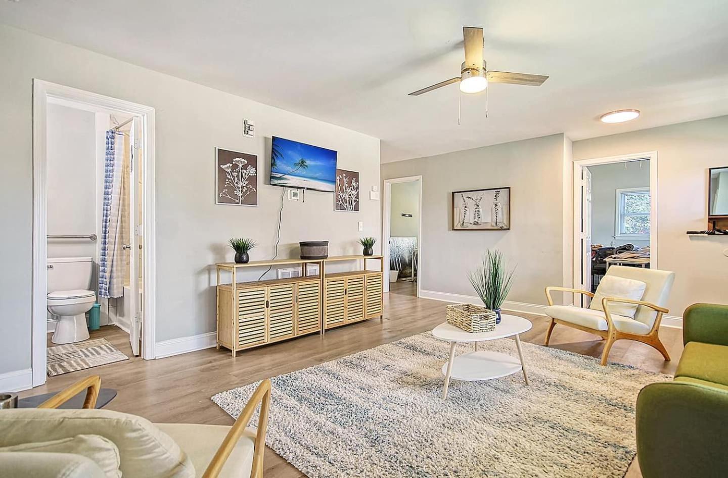 Close To Downtown Charleston! 2 Bedroom Retreat Charleston