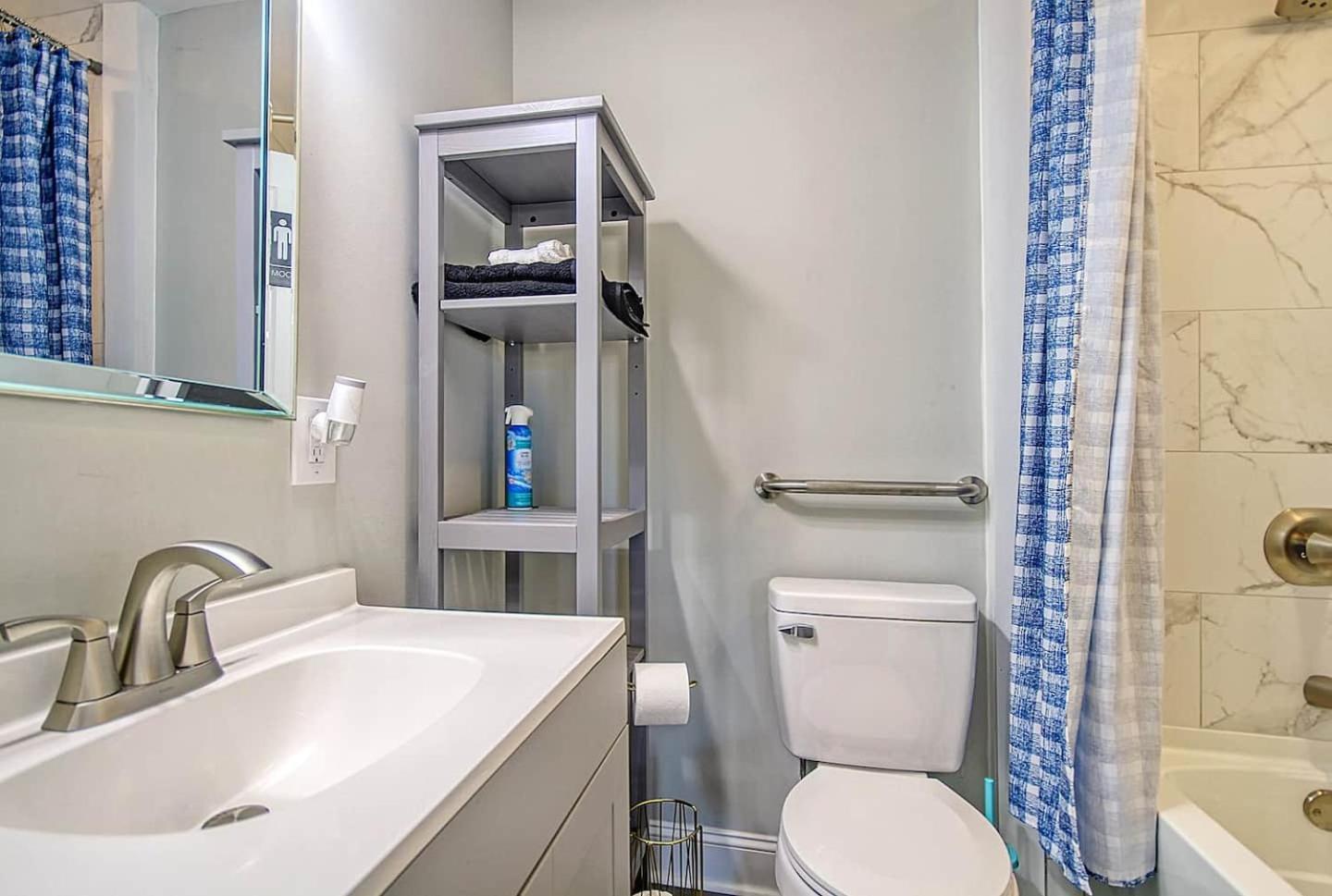 Close To Downtown Charleston! 2 Bedroom Retreat Holiday home