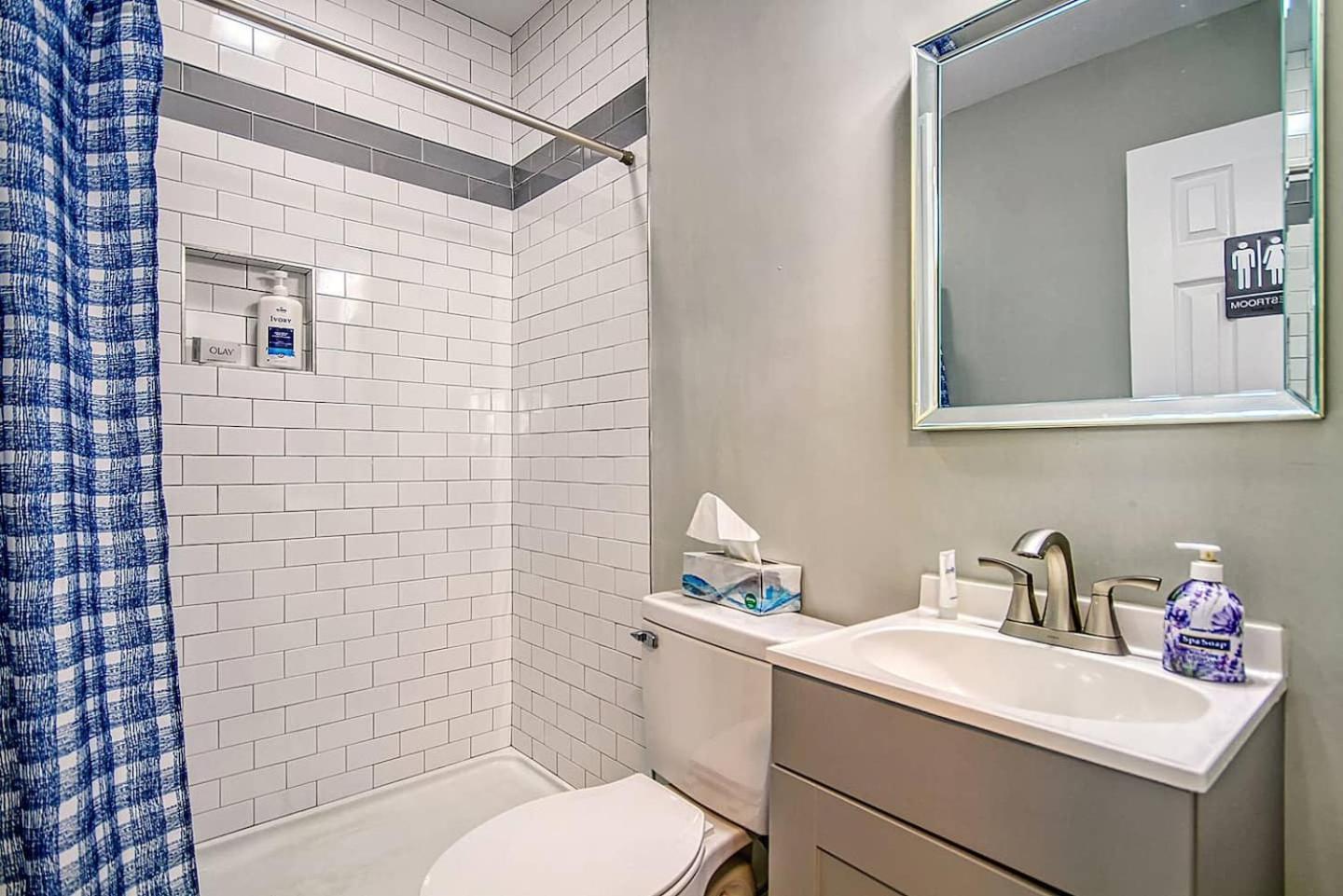 Close To Downtown Charleston! 2 Bedroom Retreat