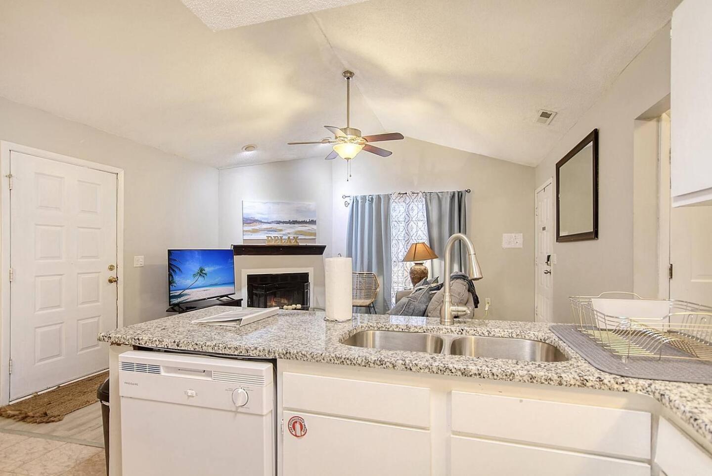 Charming 4-bed Retreat Location! Holiday home *